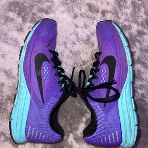 Nike Structure Tennis Shoes